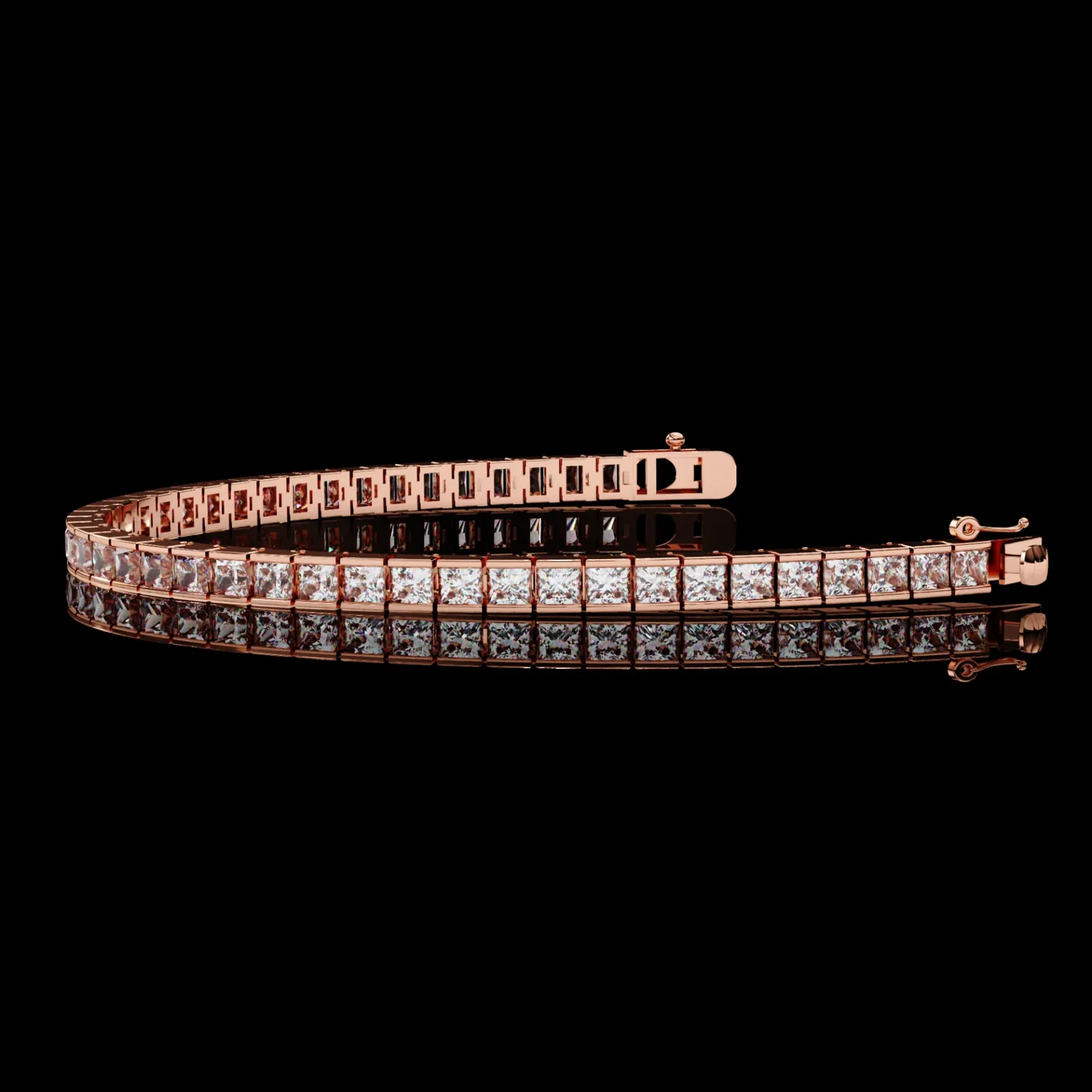 Pulsera tipo tennis con diamantes talla princesa montados en oro rosa, sobre fondo negro con reflejo.